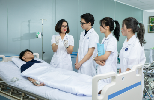 Khi thu nhập của điều dưỡng cao lên thì bài toán thiếu hụt nhân lực sẽ được giải quyết